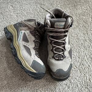 Columbia Lace Up Hiking Boots Women's Size 6 Sturdy Outdoors Shades of Brown